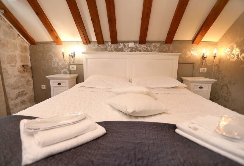 اتاق سوپریور, Villa Carrara