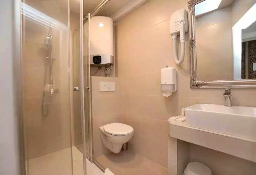 Habitació Basic, Villa Carrara