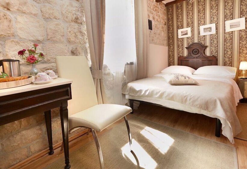 اتاق عادی, Villa Carrara