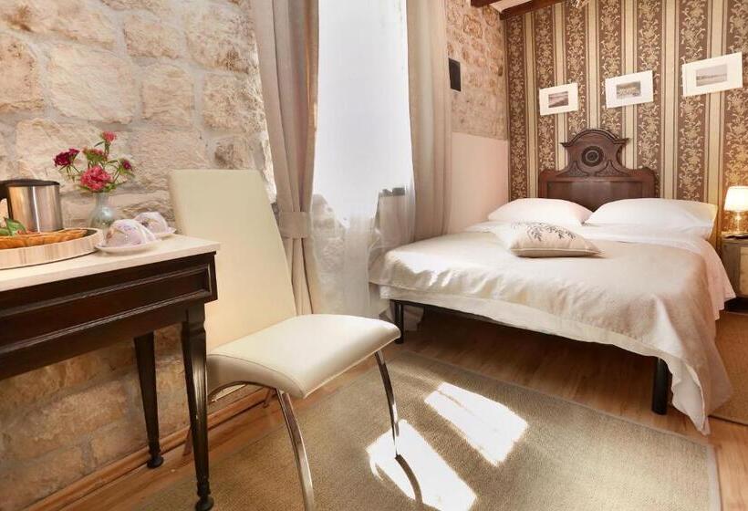 اتاق عادی, Villa Carrara