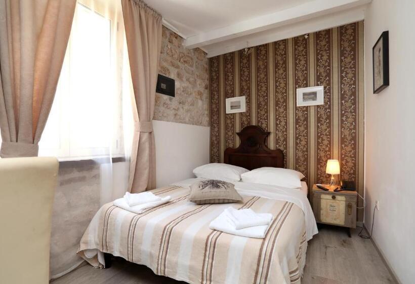 اتاق عادی, Villa Carrara