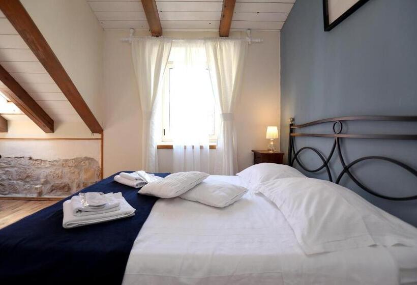 سوئیت خانواده 2 خوابه, Villa Carrara