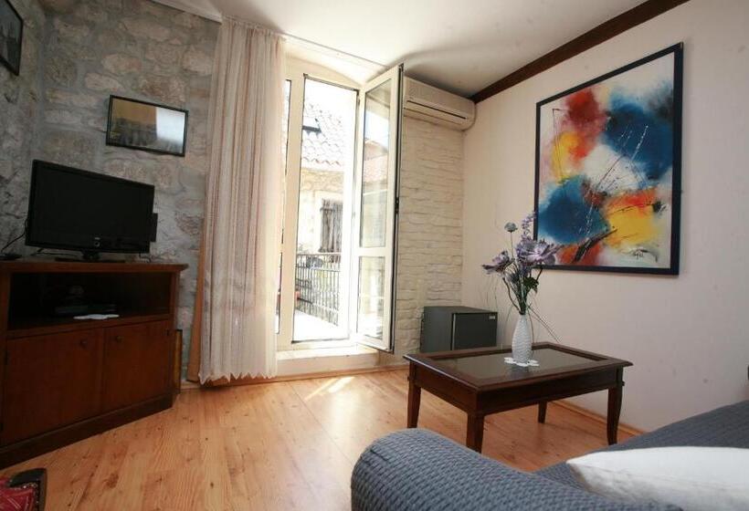 اتاق استاندارد با بالکن, Villa Carrara