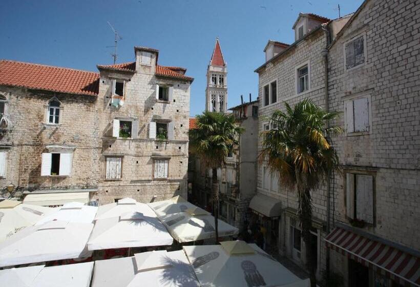 اتاق سوپریور, Villa Carrara