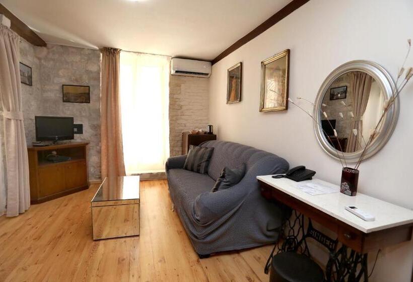 اتاق استاندارد با بالکن, Villa Carrara