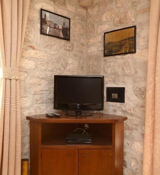 اتاق استاندارد با بالکن, Villa Carrara