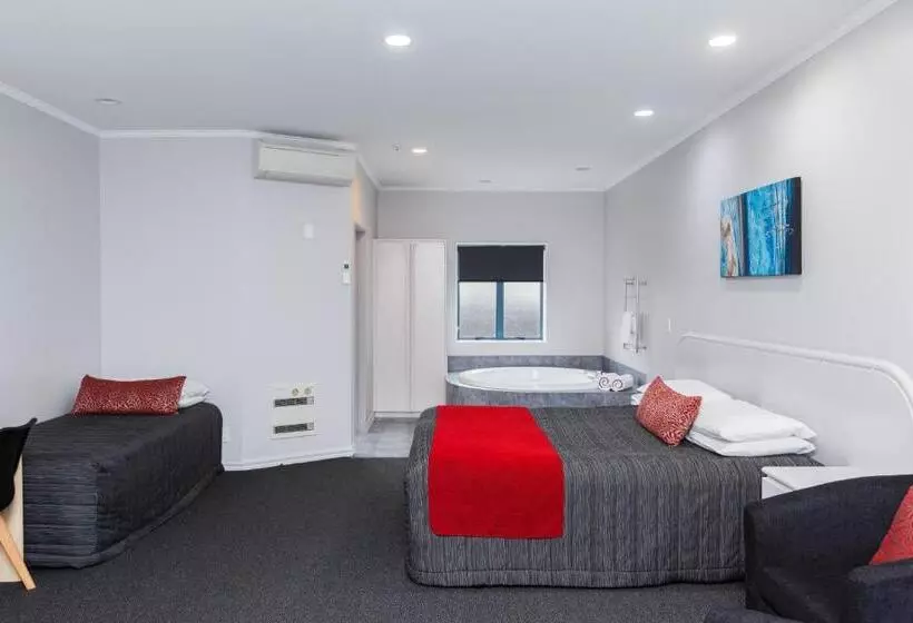 استودیوی استاندارد, Aubyn Court Spa Motel