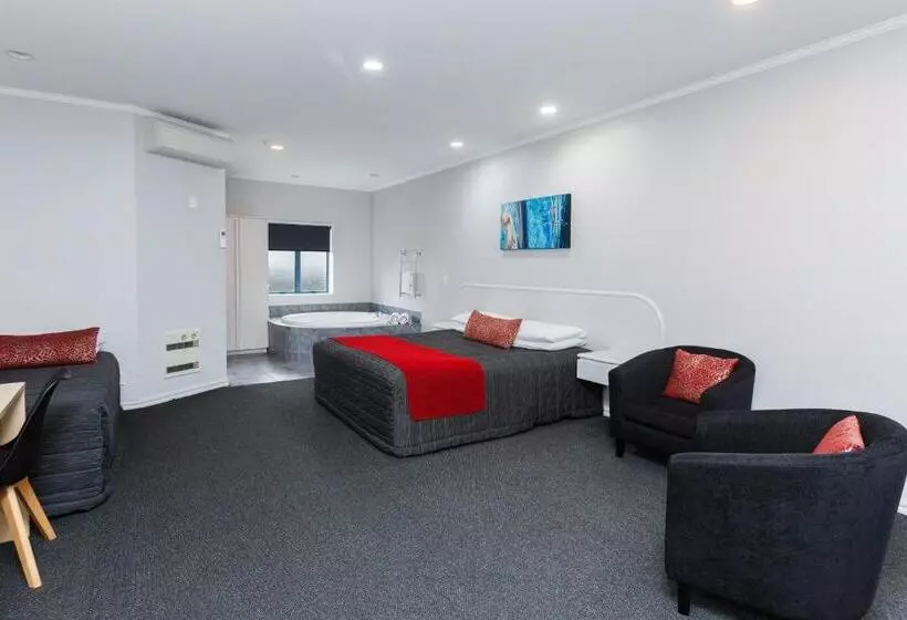 استودیوی استاندارد, Aubyn Court Spa Motel