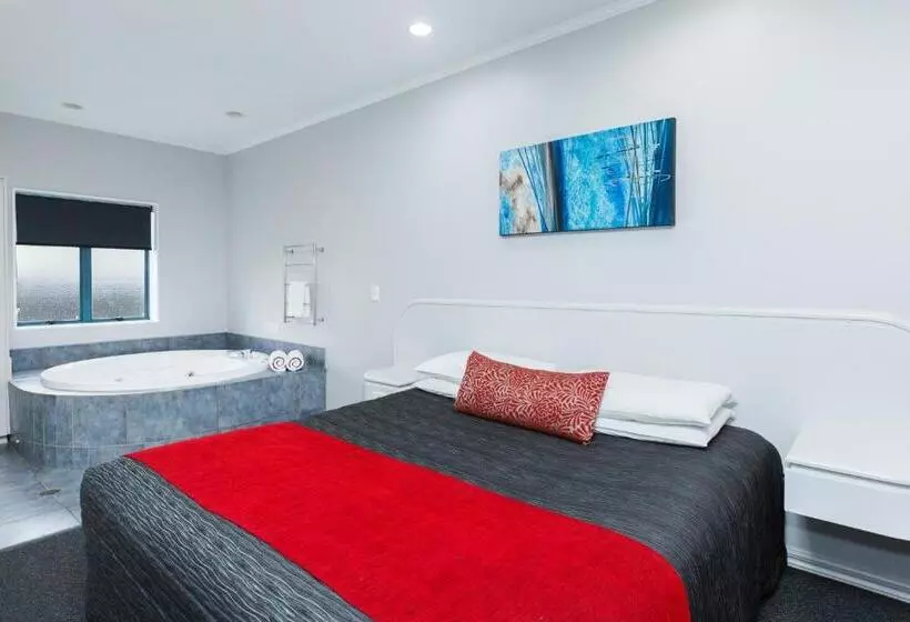استودیوی استاندارد, Aubyn Court Spa Motel