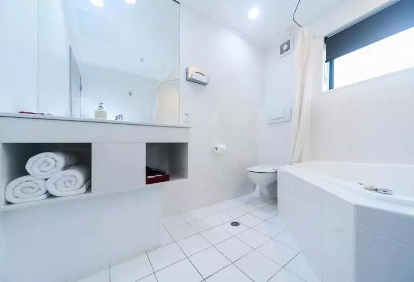 سوییت, Aubyn Court Spa Motel
