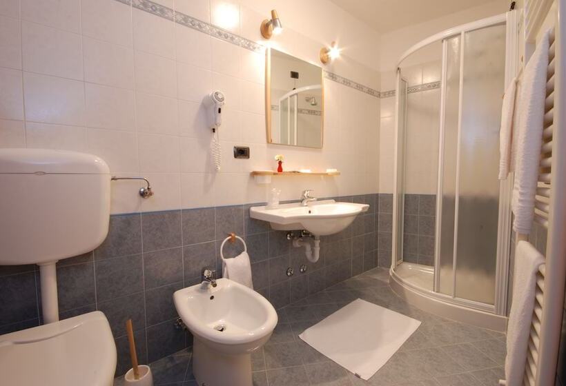 חדר קלאסי לארבעה, Adamello