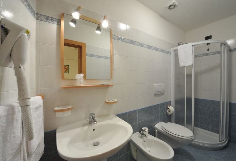 חדר סופריור, Adamello