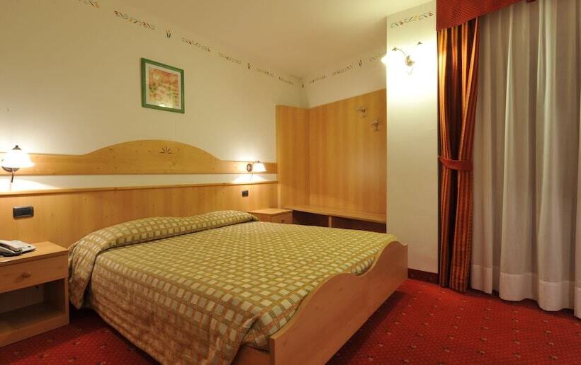 חדר סופריור, Adamello