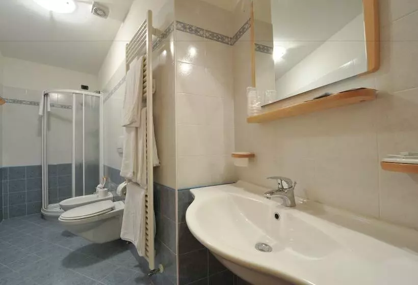 デラックスの４人部屋, Adamello