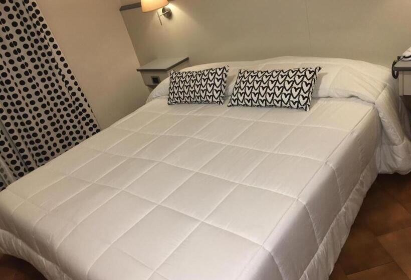 Chambre Standard, Ai Tufi