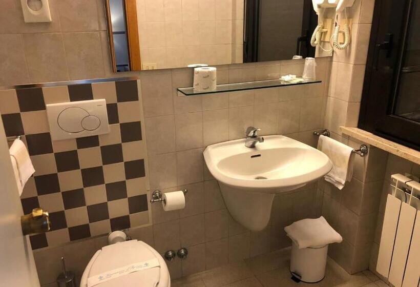 Chambre Quadruple Standard, Ai Tufi
