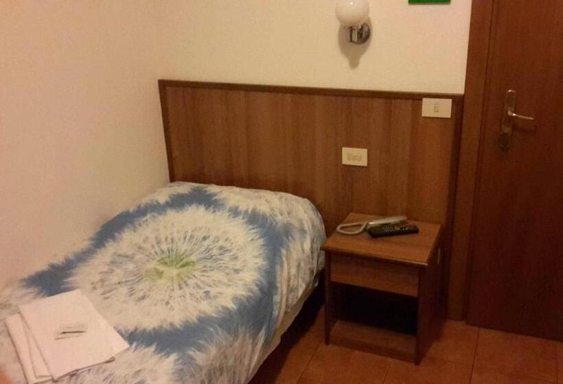 اتاق استاندارد یک نفره, Albergo Sonia