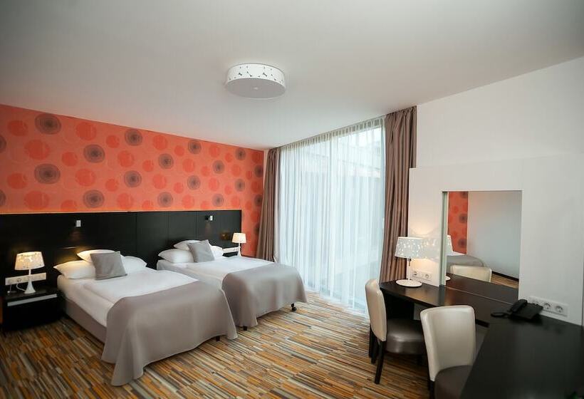 Люкс, Art Hotel Szeged