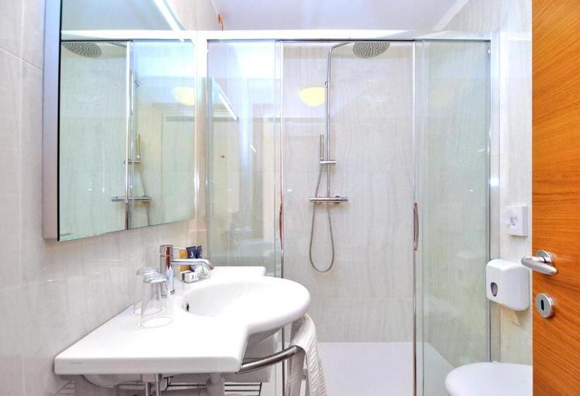 Camera Tripla Classica con Balcone, Cleofe