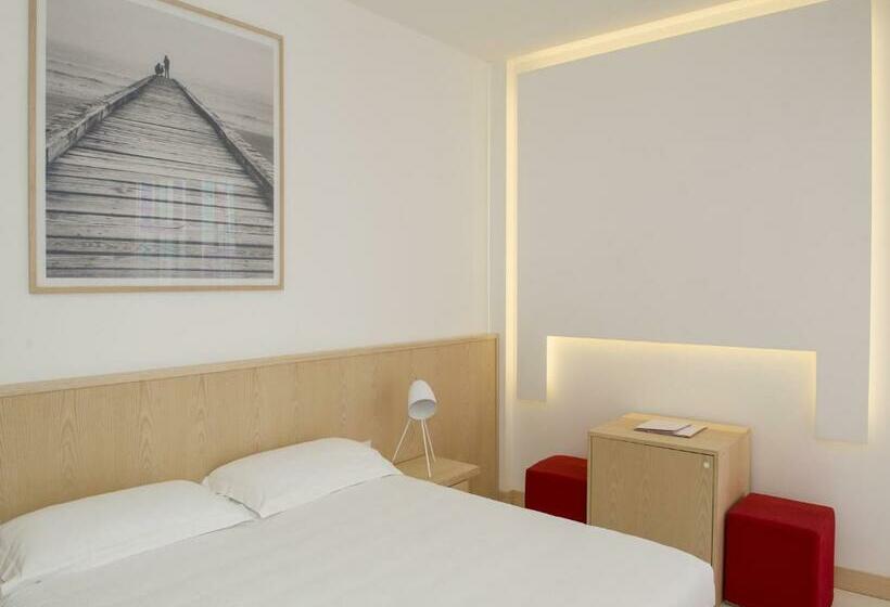 غرفة قياسية مطلّة علي البحر, Delle Nazioni