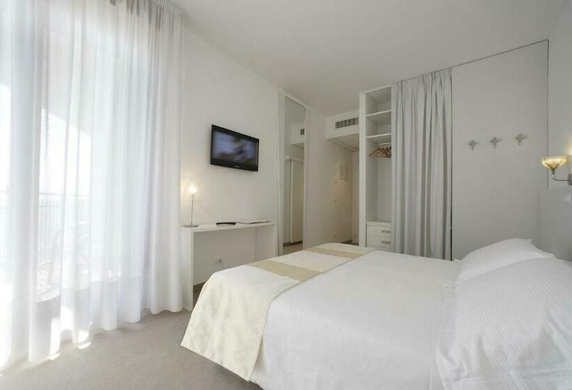 غرفة قياسية مطلّة علي البحر, Delle Nazioni