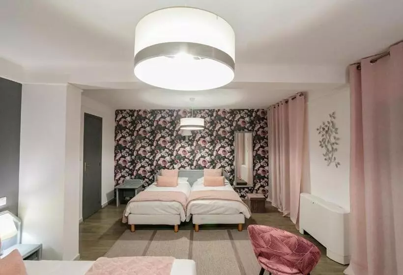 Standard Neljän Hengen Huone, Hôtel Spunta Di Mare