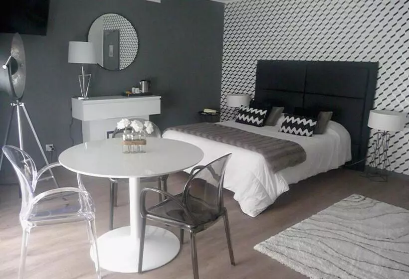 Standard Neljän Hengen Huone, Hôtel Spunta Di Mare