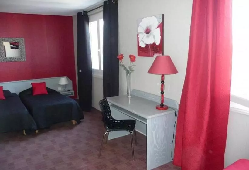 Standard Neljän Hengen Huone, Hôtel Spunta Di Mare