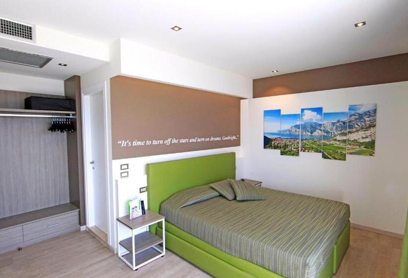 Superior room with lake view, Ideal