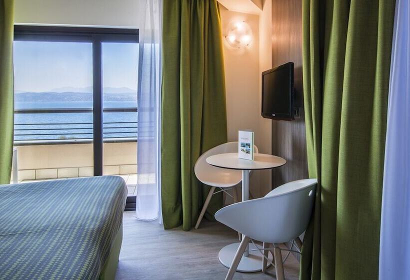 Superior room with lake view, Ideal
