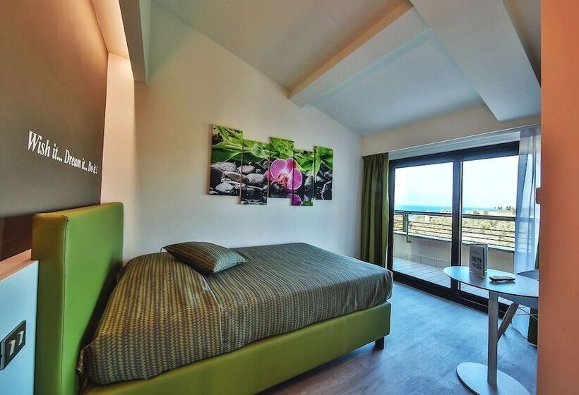 חדר דלוקס יחיד, Ideal