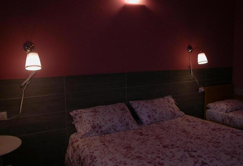 غرفة قياسية ثلاثية, Il Roscio