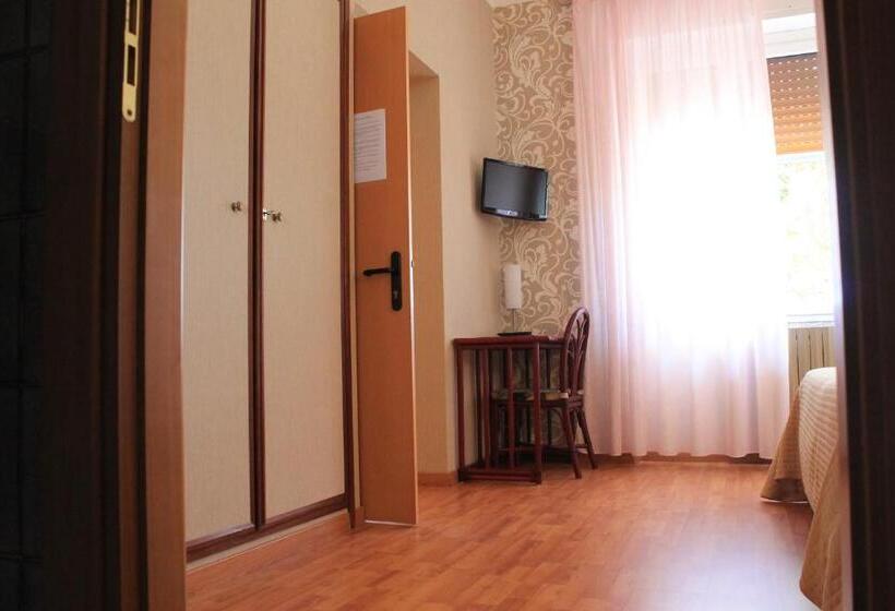 חדר קומפורט, Kristina