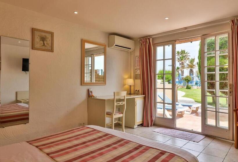 Comfort room with garden view, La Nartelle