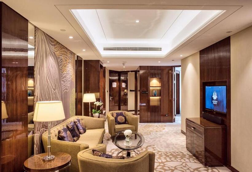سوئیت رویال, Minyoun Chengdu Dongda