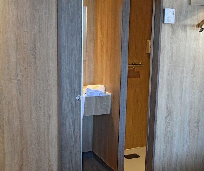 标准单人间, The Originals Access Aéroport, Hôtel Aurillac