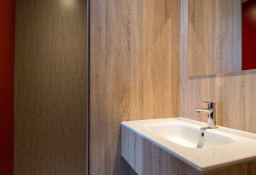 スタンダードトリプルルーム, The Originals Access Aéroport, Hôtel Aurillac