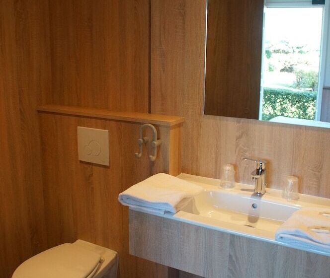 スタンダードトリプルルーム, The Originals Access Aéroport, Hôtel Aurillac