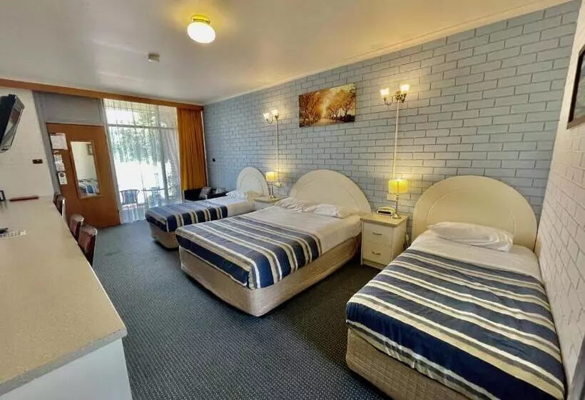 ファミリールーム, Statesman Motor Inn
