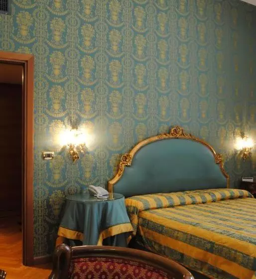 سوییت جونیور, Park Hotel Villa Potenziani