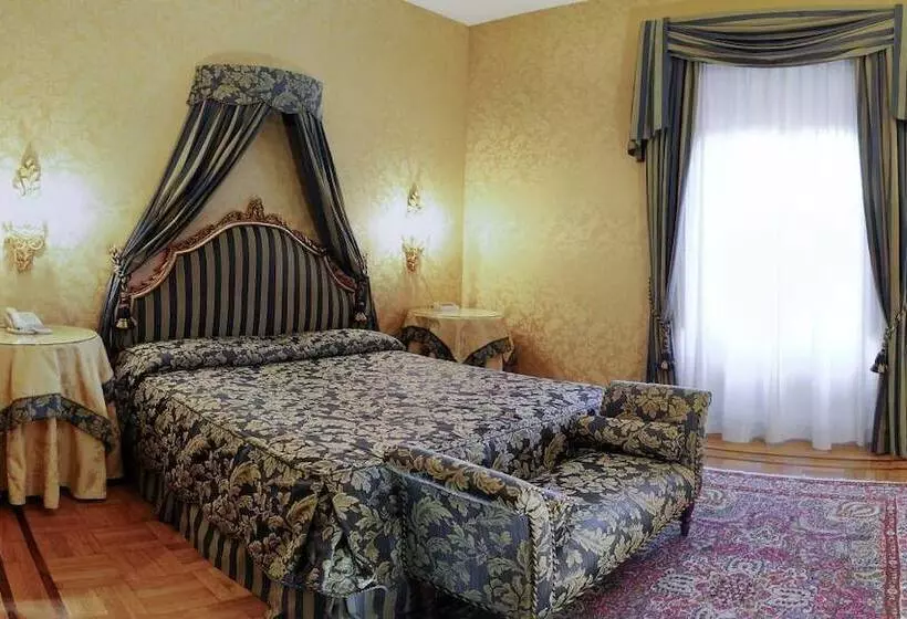 سوئیت پرزیدنت, Park Hotel Villa Potenziani