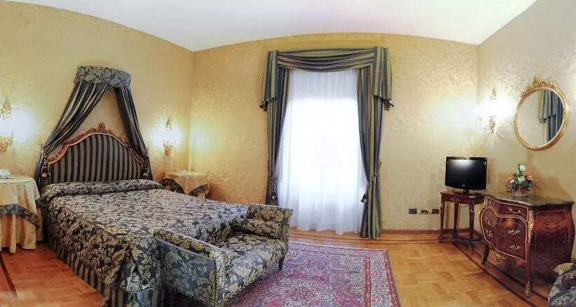 سوئیت پرزیدنت, Park Hotel Villa Potenziani