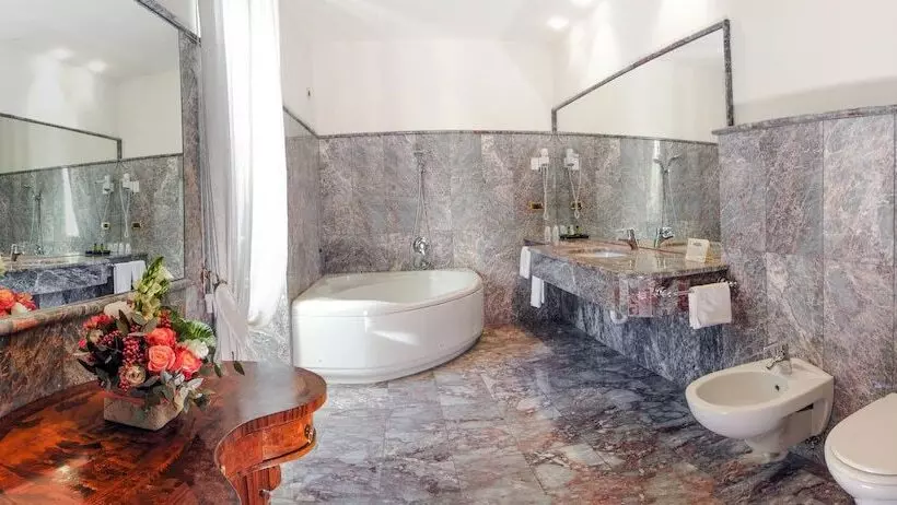 سوئیت پرزیدنت, Park Hotel Villa Potenziani