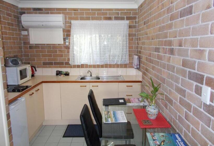 Семейные Апартаменты, Sunshine Coast Airport Motel