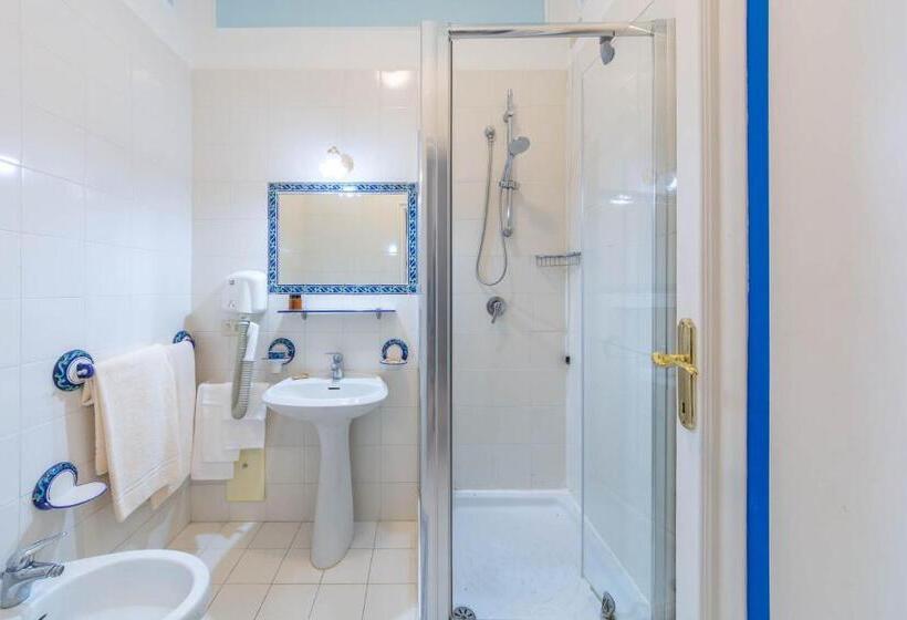 اتاق استاندارد سه نفره, Villa San Michele