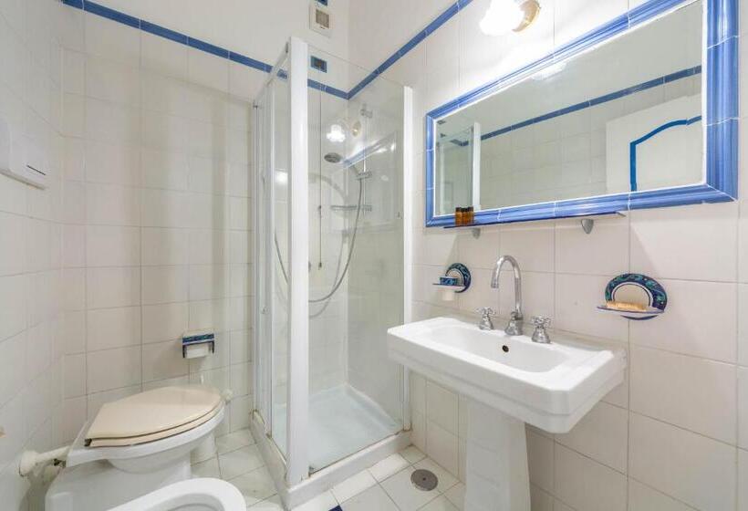 اتاق اساندارد با چشمانداز جانبی به دریا, Villa San Michele