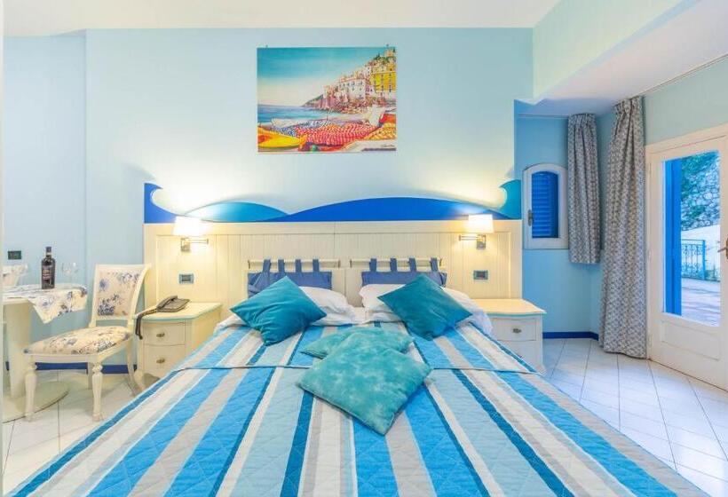 اتاق اساندارد با چشمانداز جانبی به دریا, Villa San Michele