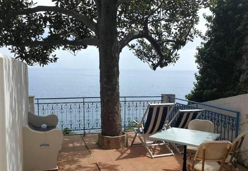 اتاق اساندارد با چشمانداز جانبی به دریا, Villa San Michele