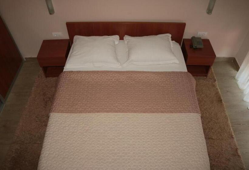 اتاق استاندارد یک تخته با بالکن, Perjanik