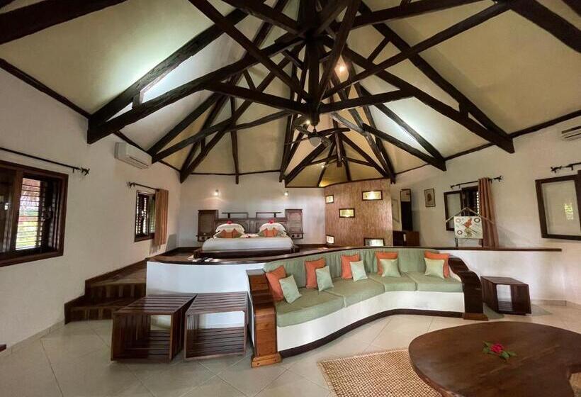 بانگلوی استاندارد با چشمانداز دریا, Ravintsara Wellness